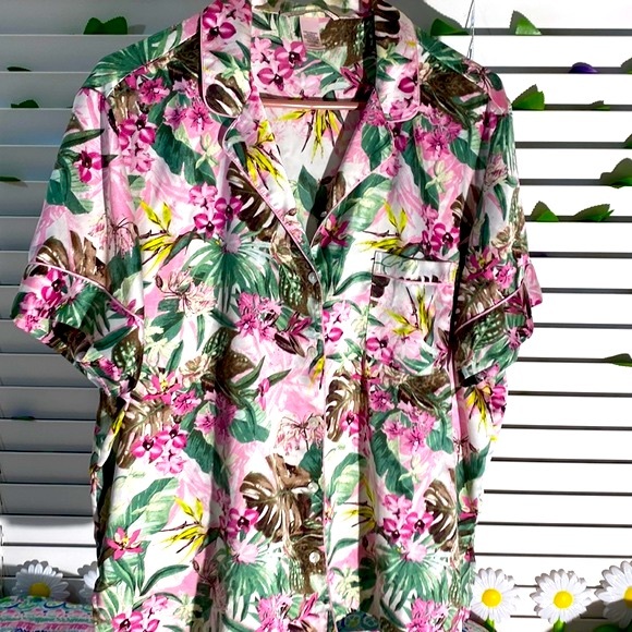 Victoria’s Secret tropical pink print sleep top - Picture 1 of 7